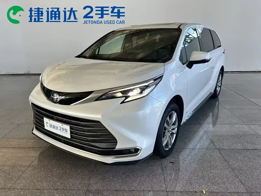 Toyota Sienna — фото 1