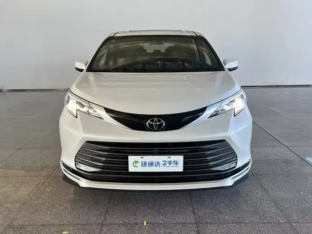 Toyota Sienna — фото 5