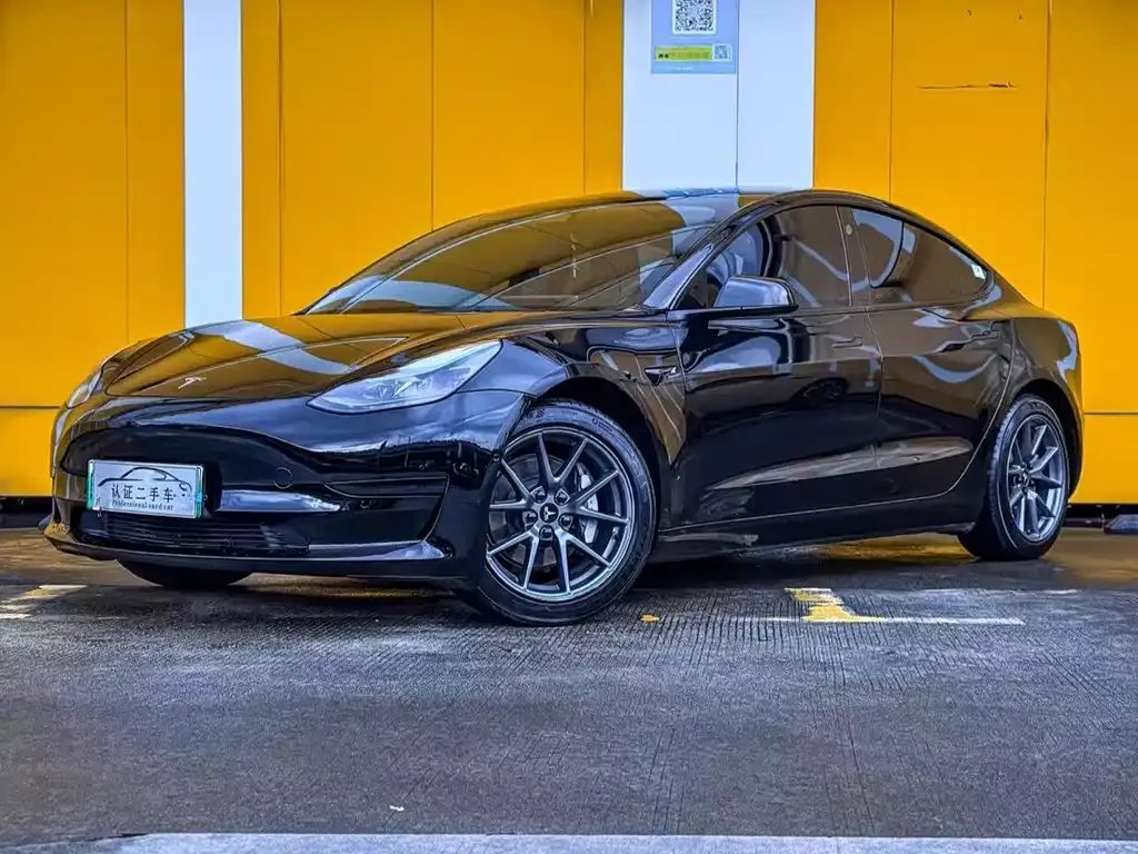 Tesla Model 3 — фото 1
