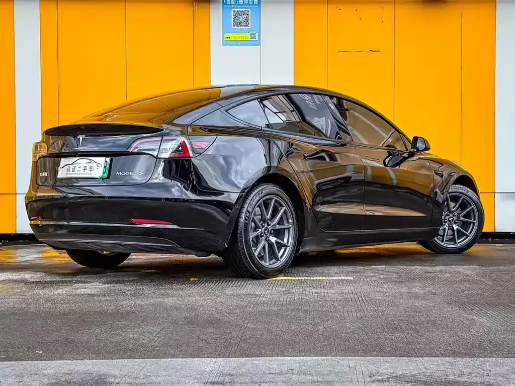 Tesla Model 3 — фото 9