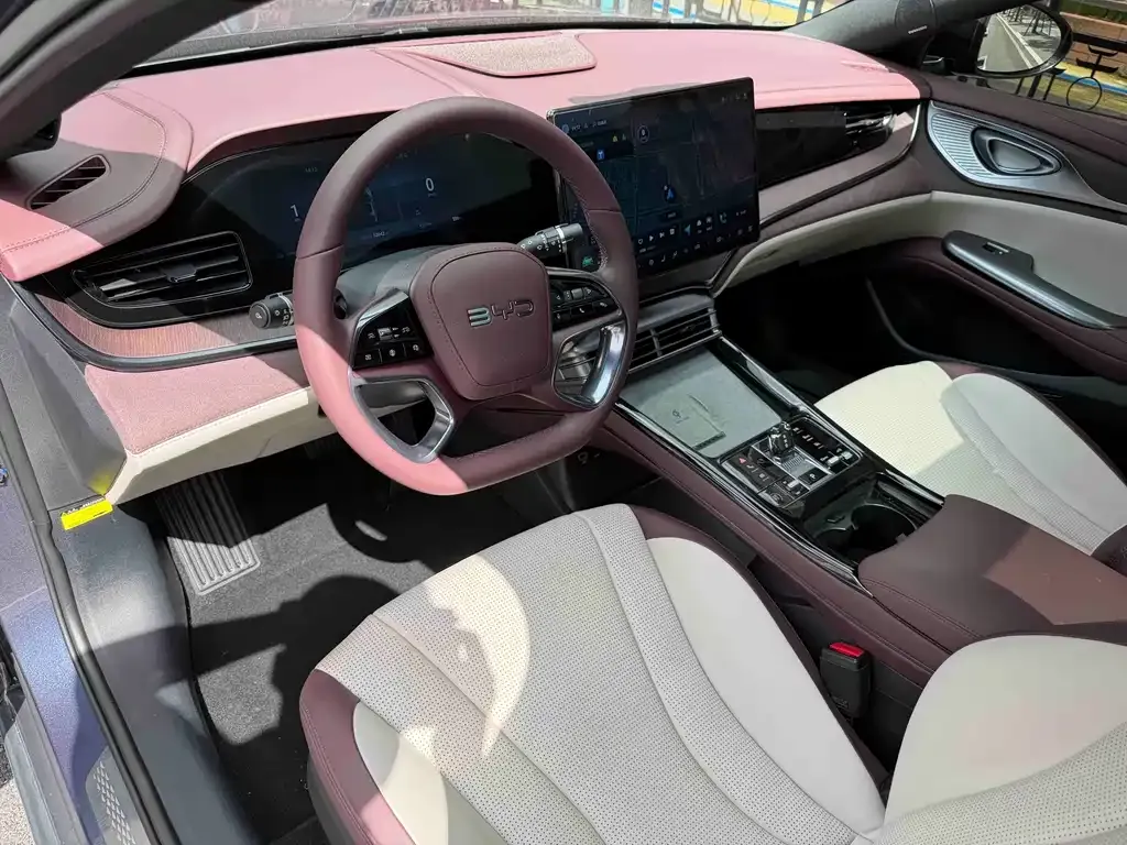 BYD Seal — фото 8