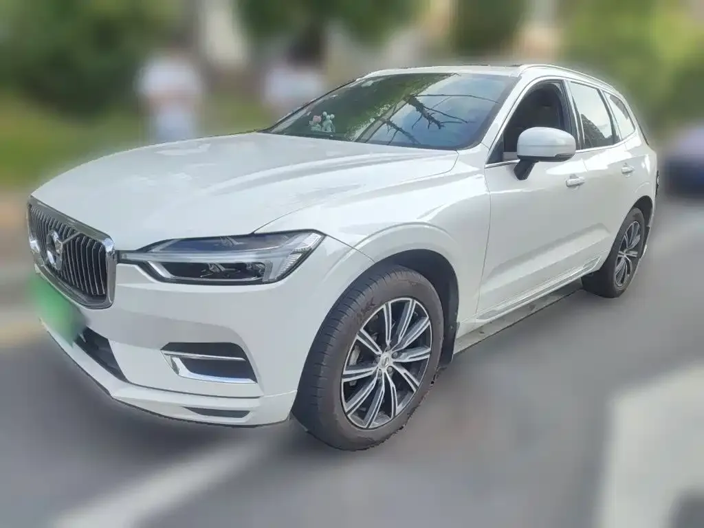 Volvo XC60 — фото 1