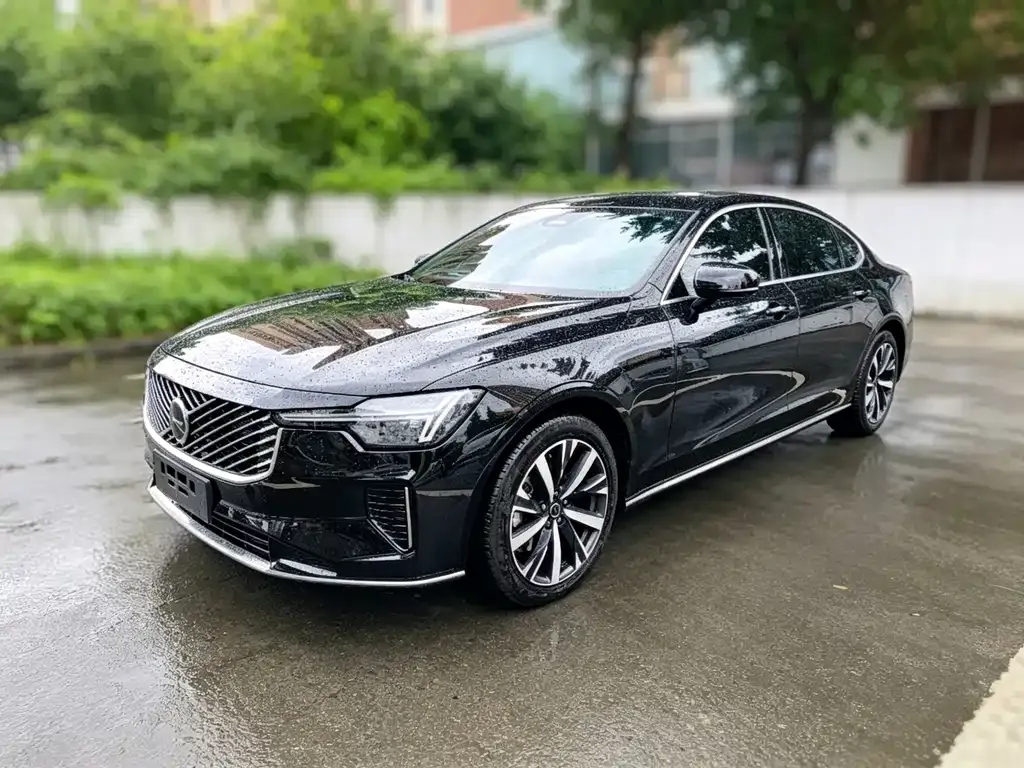 Volvo S90 — фото 1
