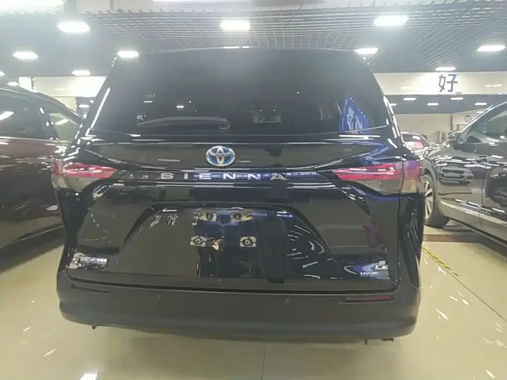 Toyota Sienna — фото 7