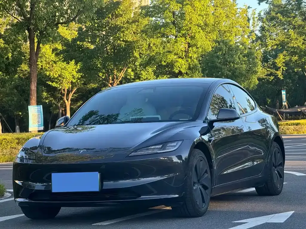 Tesla Model 3 — фото 1