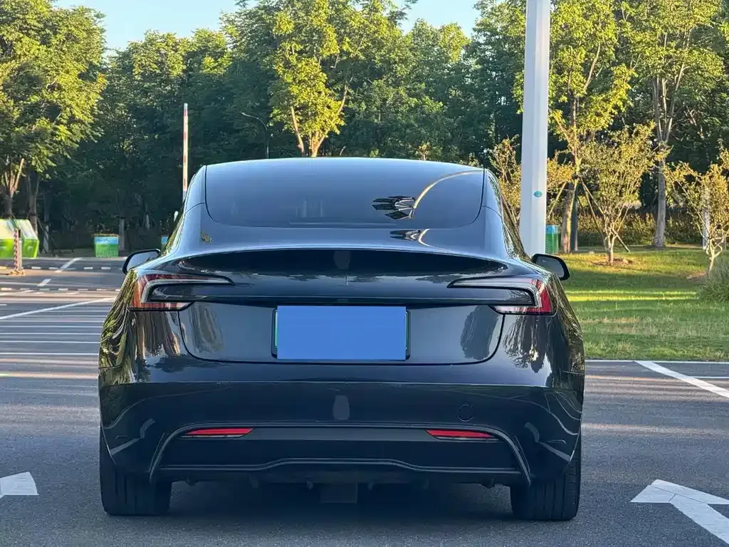 Tesla Model 3 — фото 3