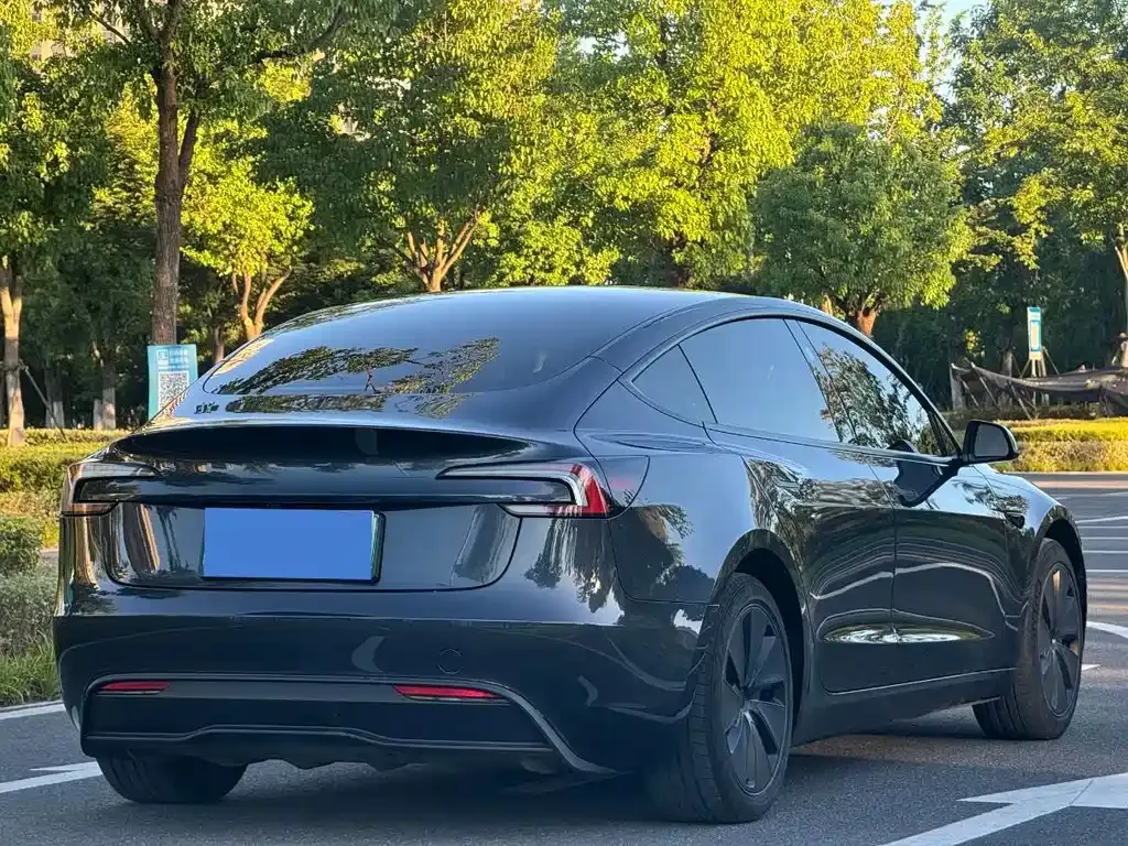 Tesla Model 3 — фото 6
