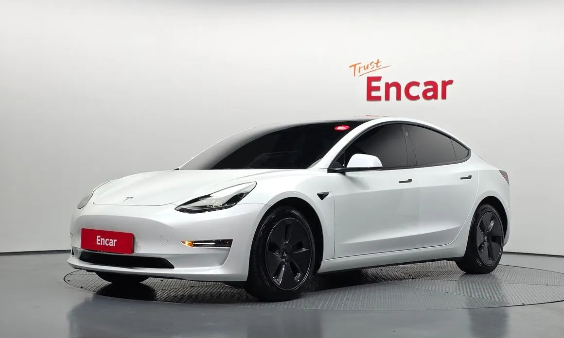 Tesla Model 3 — фото 1