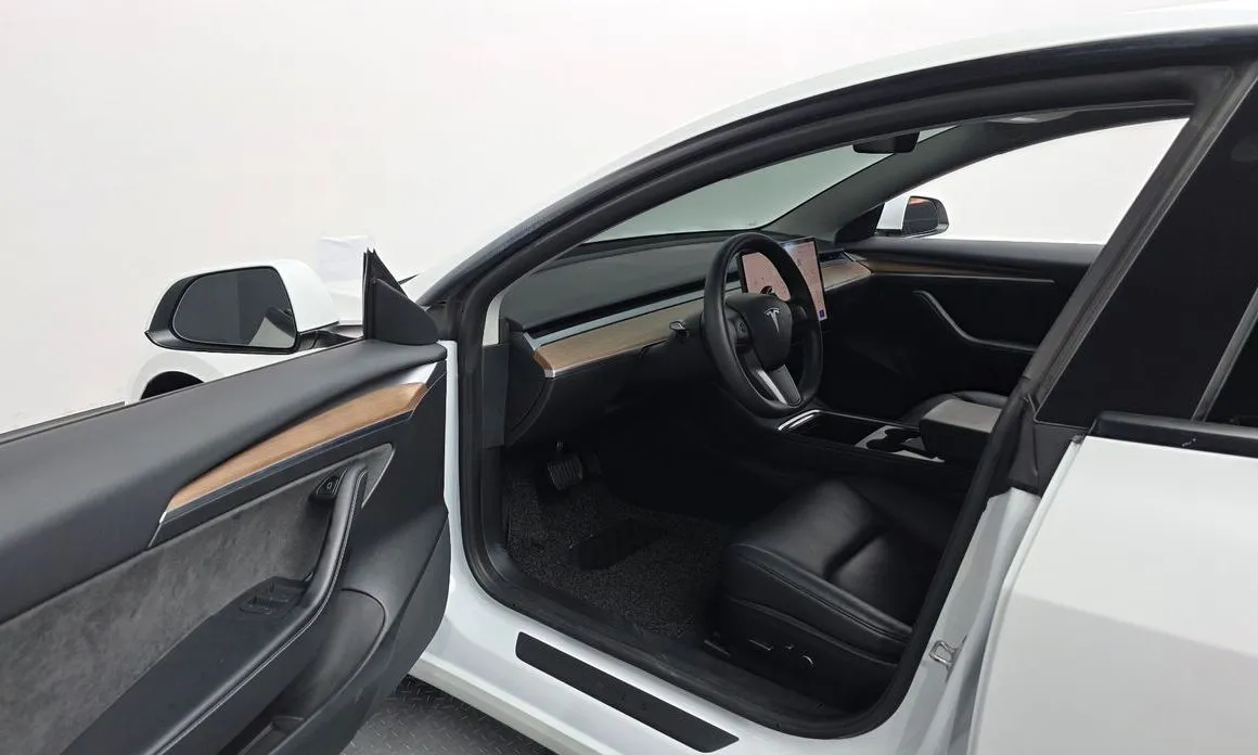 Tesla Model 3 — фото 7