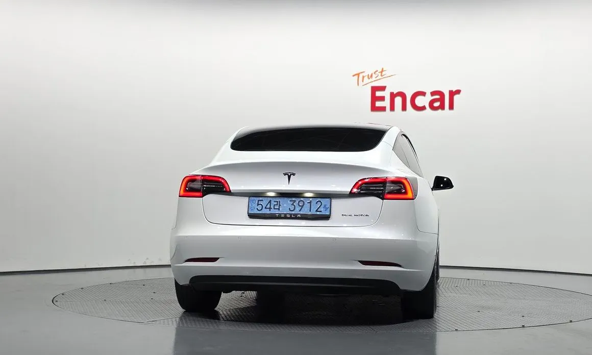Tesla Model 3 — фото 3