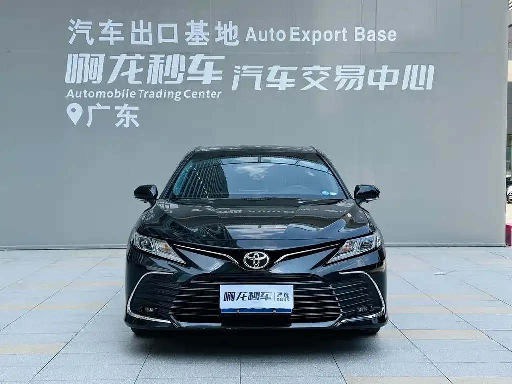 Toyota Camry — фото 10