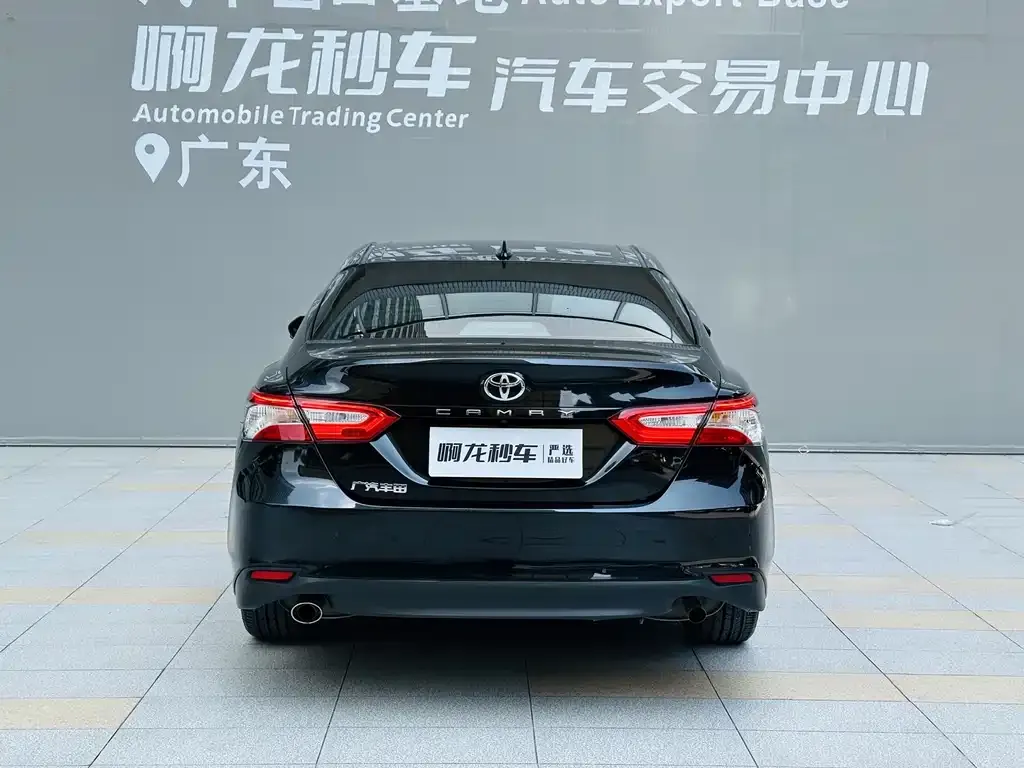 Toyota Camry — фото 2