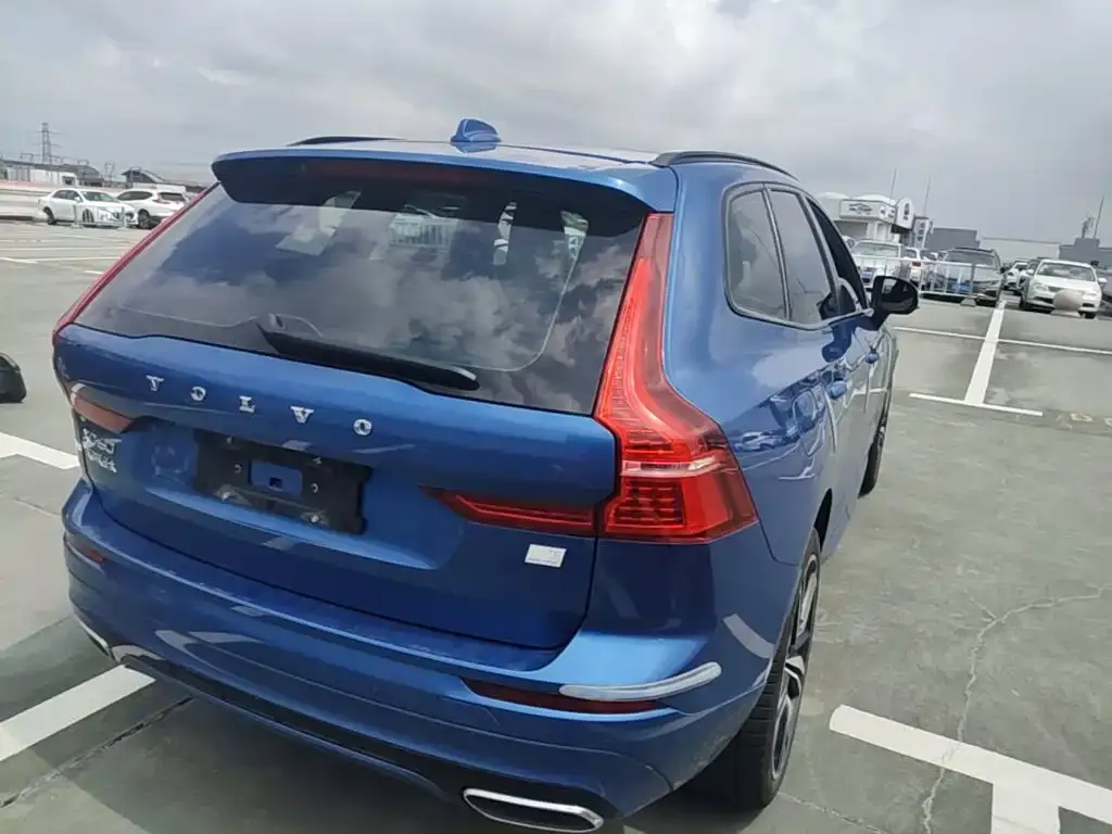 Volvo XC60 PHEV — фото 7