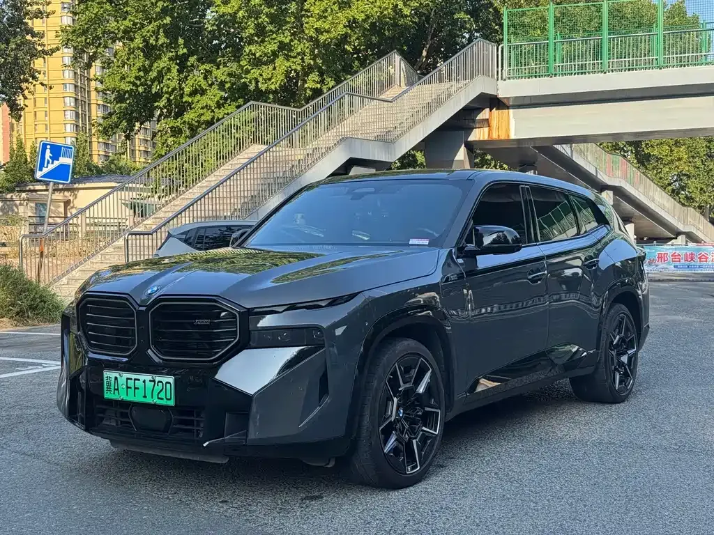 BMW XM 50e 1