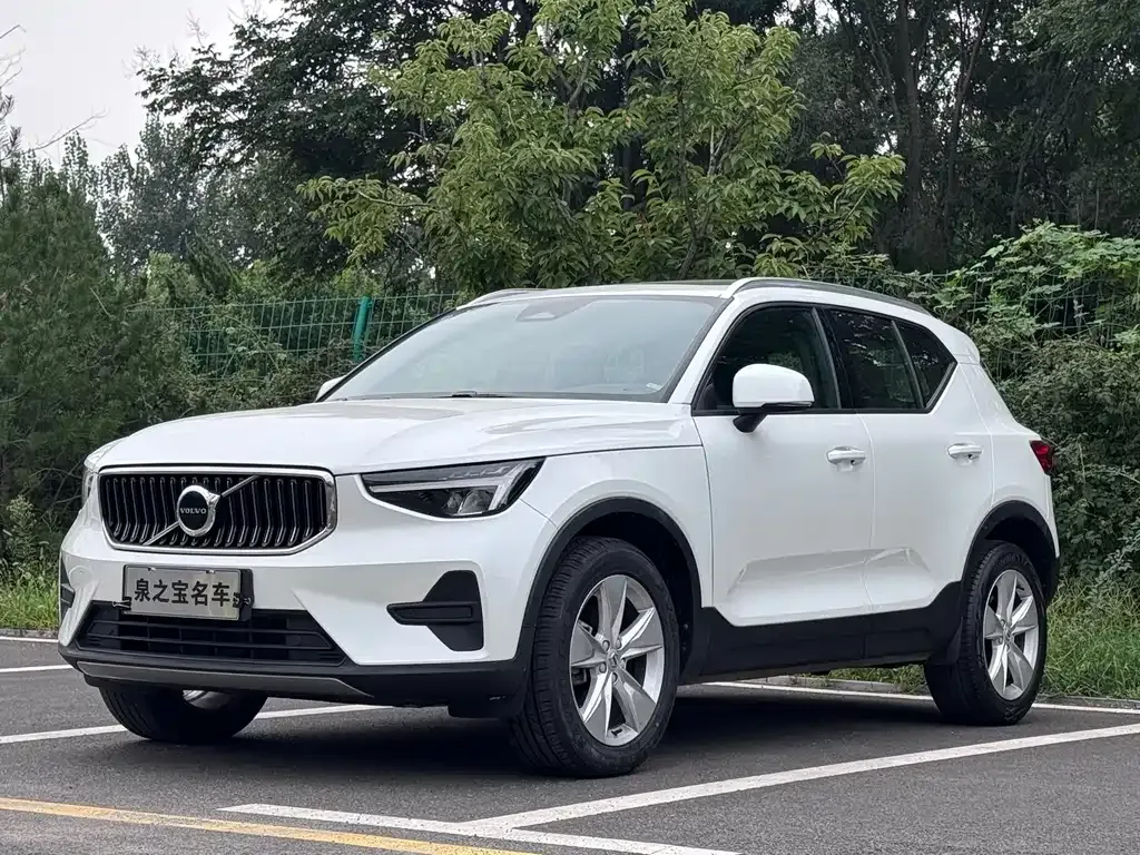 Volvo XC40 — фото 1