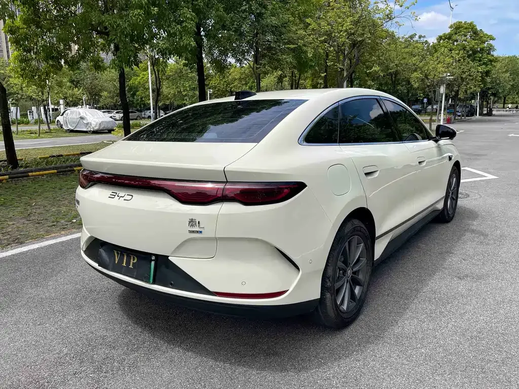 BYD Qin L — фото 9