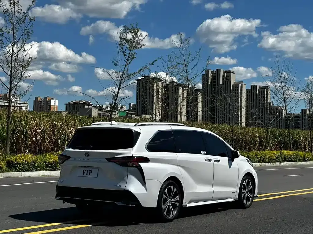 Toyota Granvia — фото 8