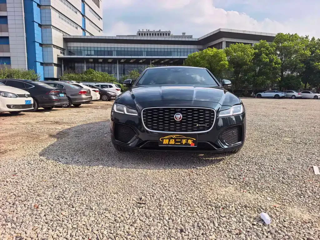 Jaguar XFL — фото 1