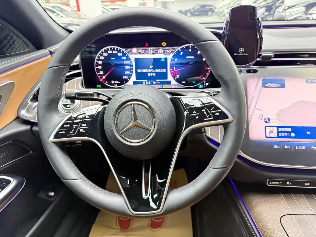 Mercedes-Benz E-Class — фото 10