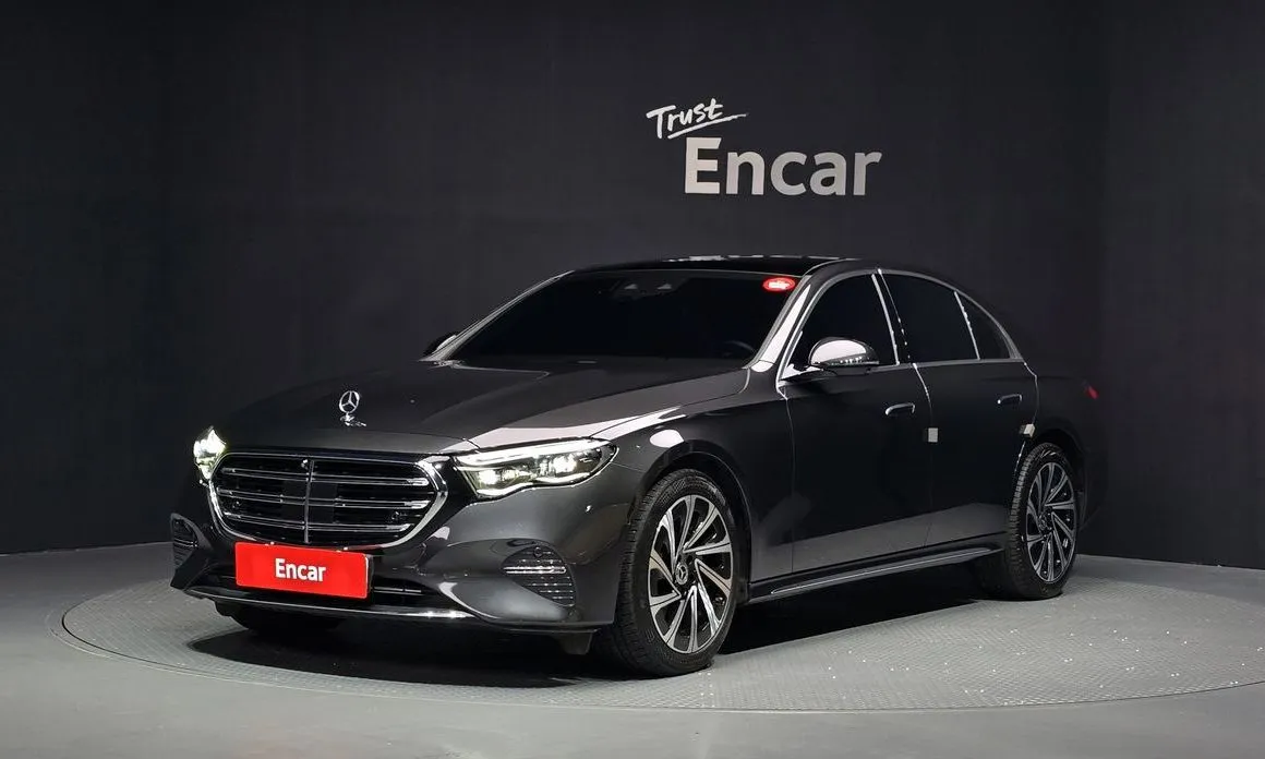 Mercedes-Benz E-Class — фото 1