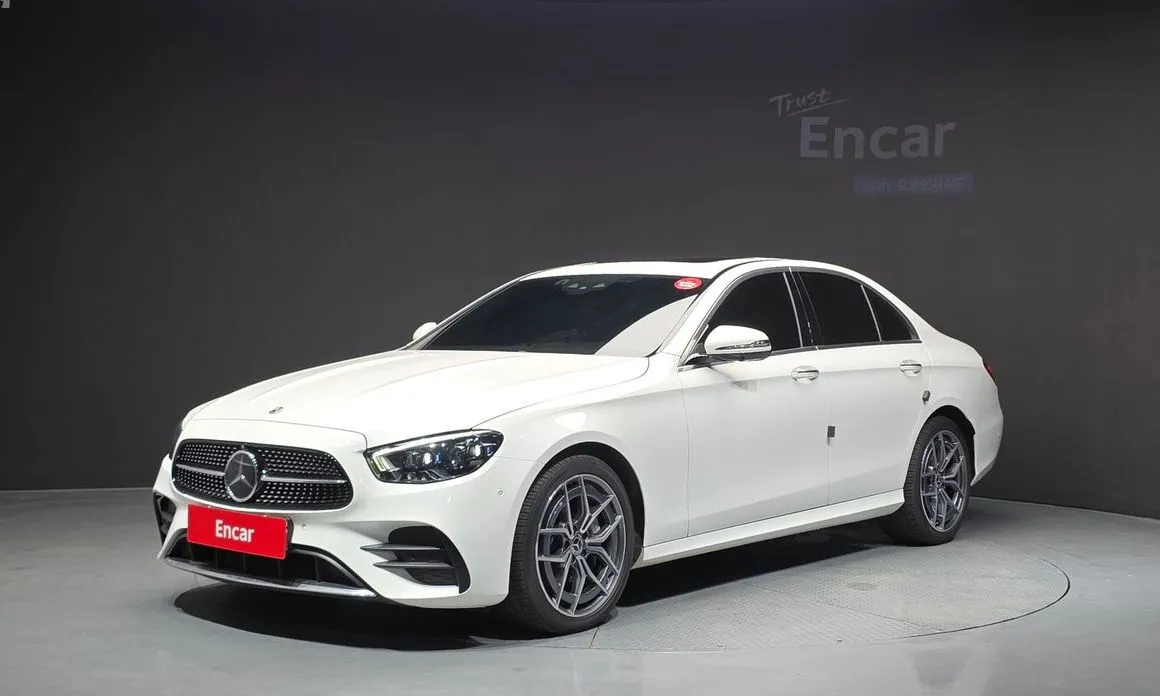 Mercedes-Benz E-Class — фото 1