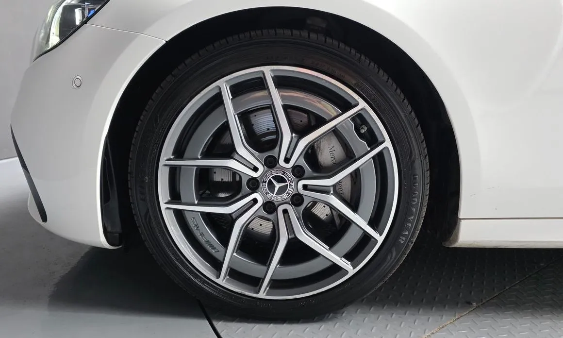 Mercedes-Benz E-Class — фото 5