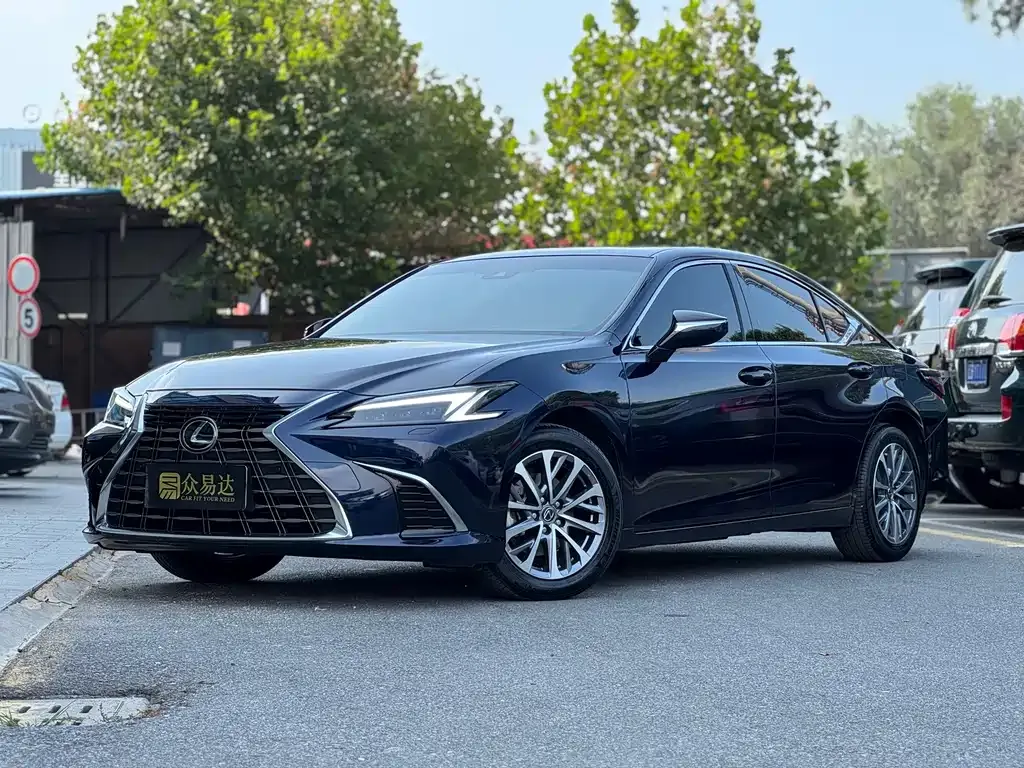 Lexus ES — фото 1