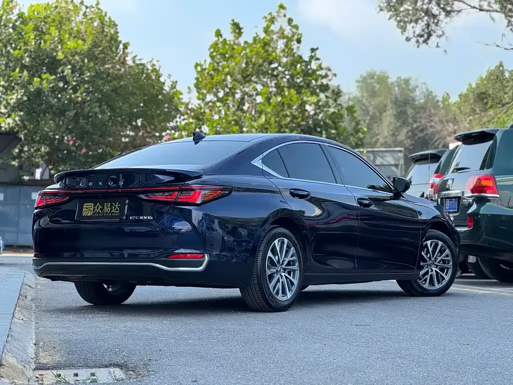 Lexus ES — фото 8