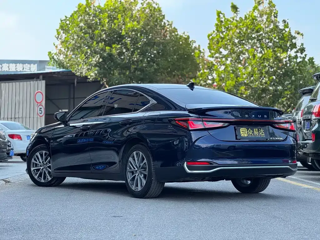Lexus ES — фото 10