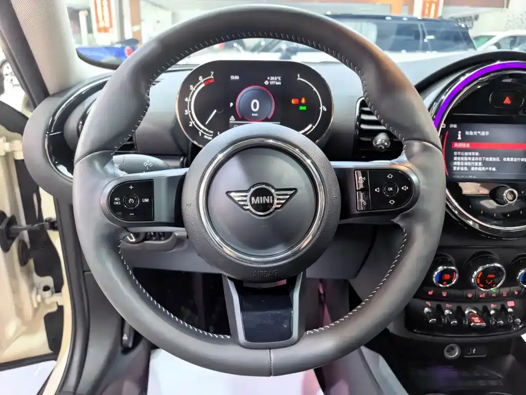 MINI Clubman — фото 7