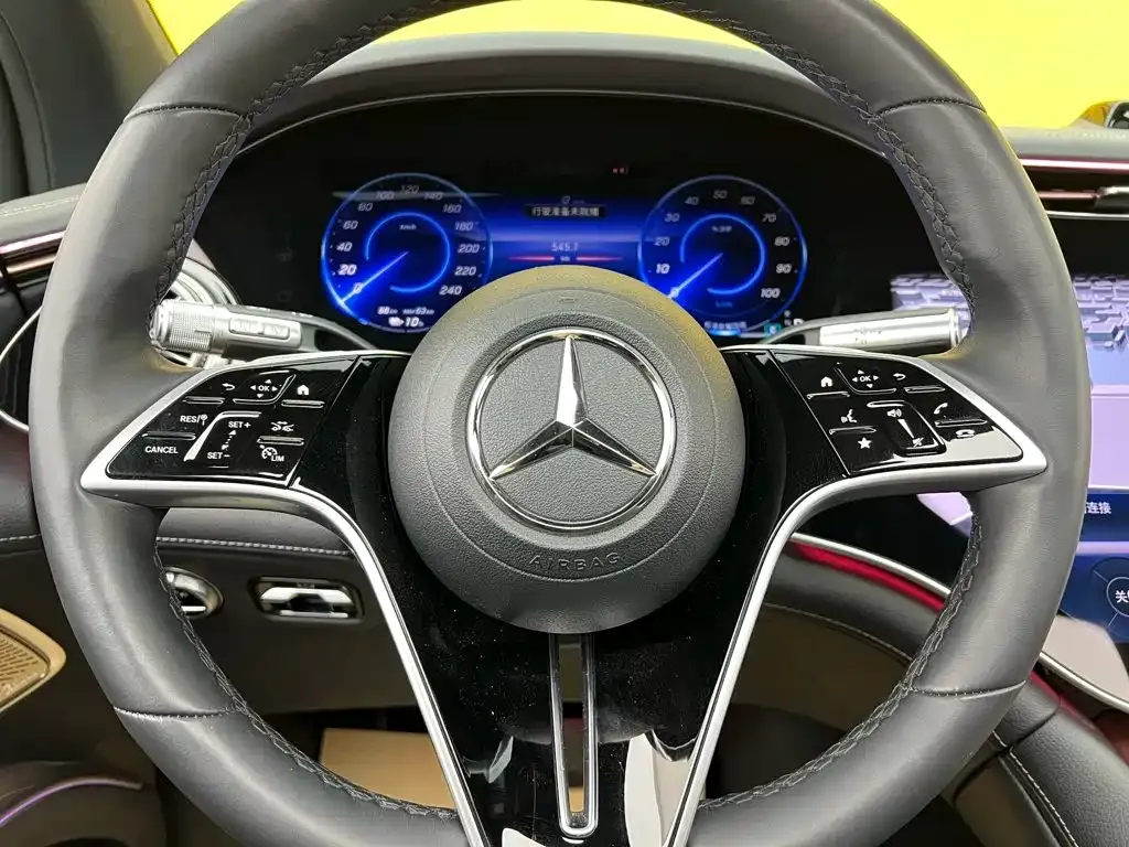 Mercedes-Benz EQS SUV — фото 5