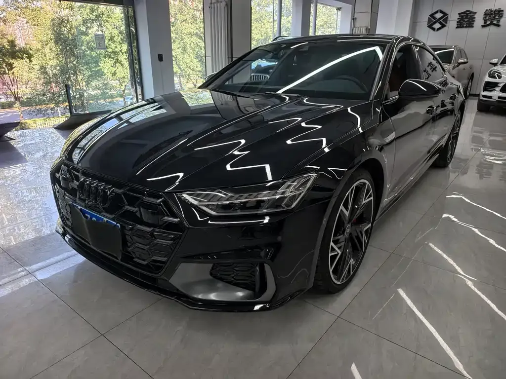 Audi A7L — фото 1