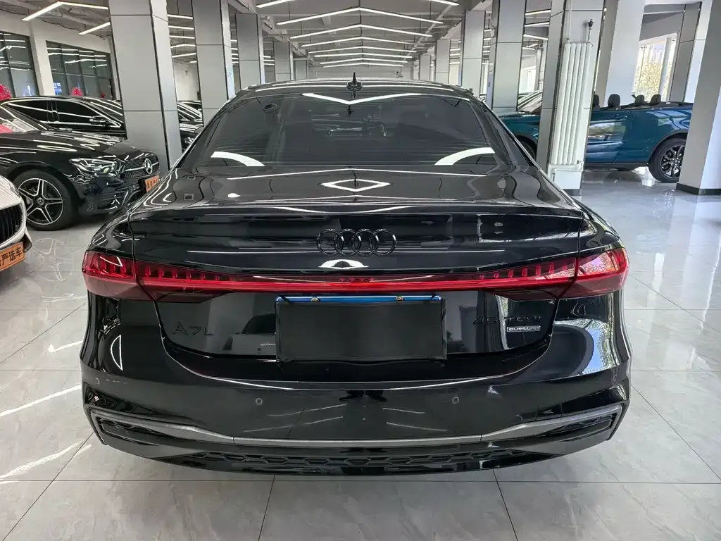 Audi A7L — фото 10