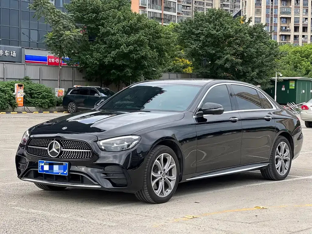 Mercedes-Benz E-Class — фото 1