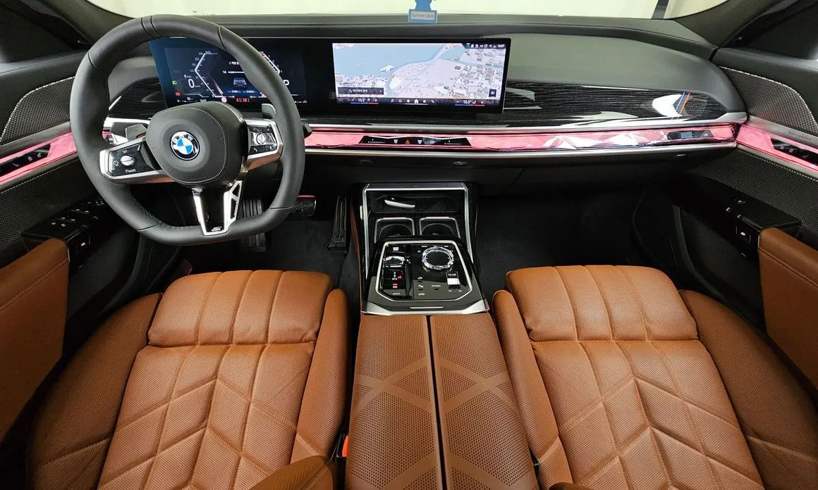 BMW 7-Series — фото 10
