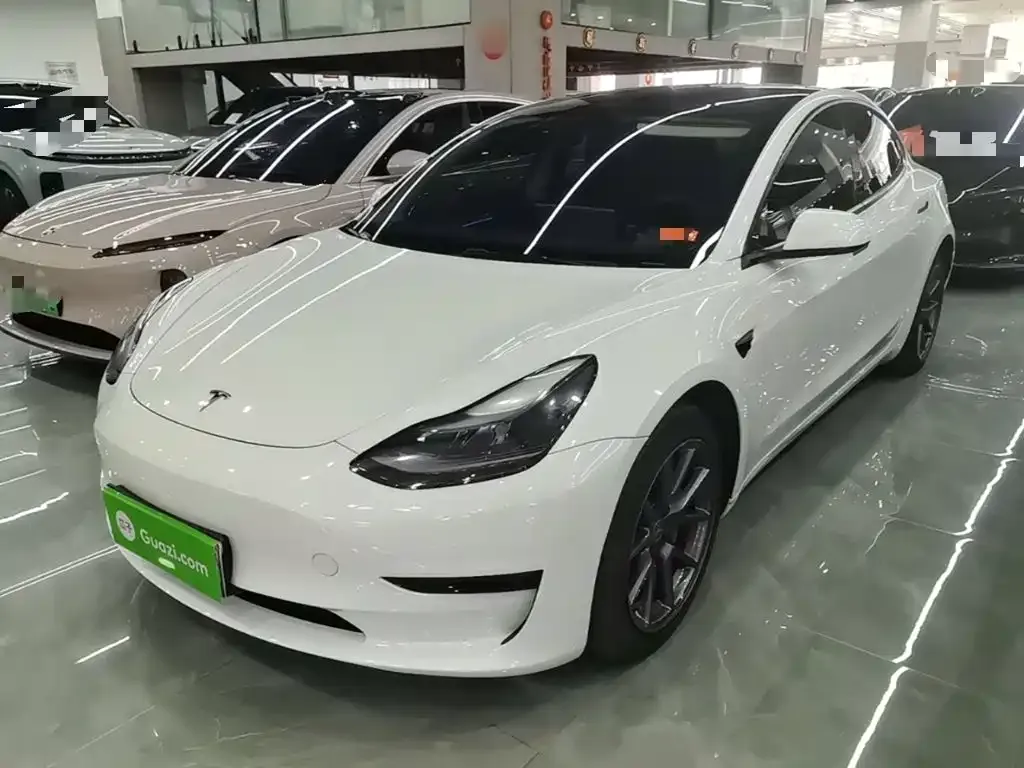 Tesla Model 3 — фото 9