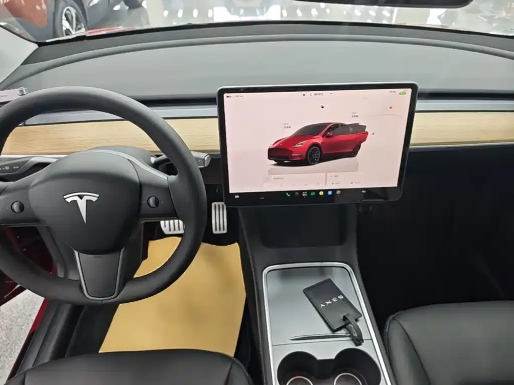 Tesla Model Y — фото 3