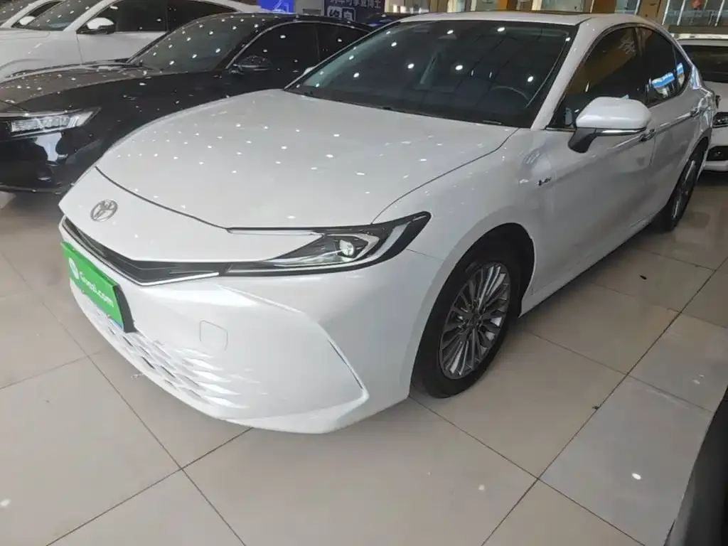 Toyota Camry — фото 5