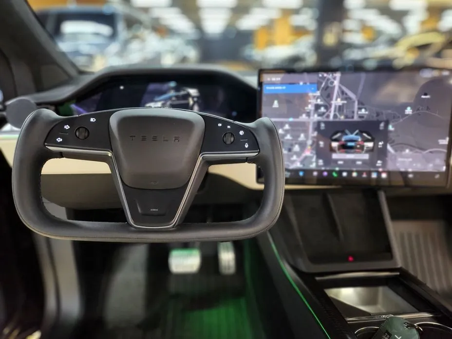 Tesla Model X — фото 5