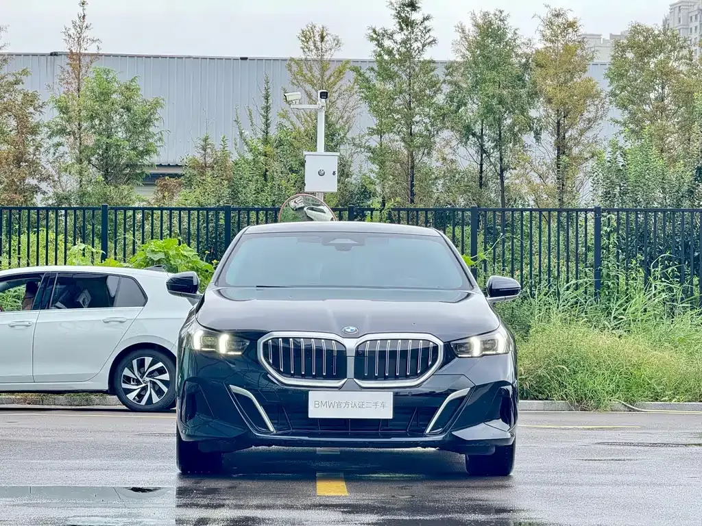 BMW 5 Series — фото 9
