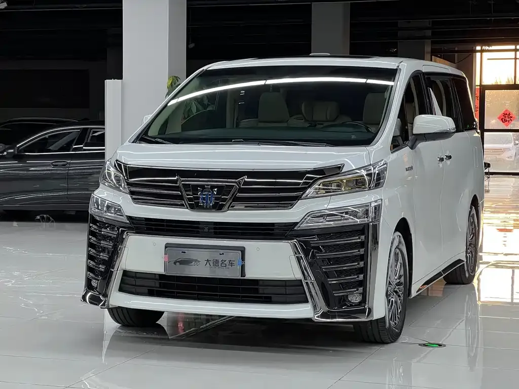 Toyota Vellfire — фото 1