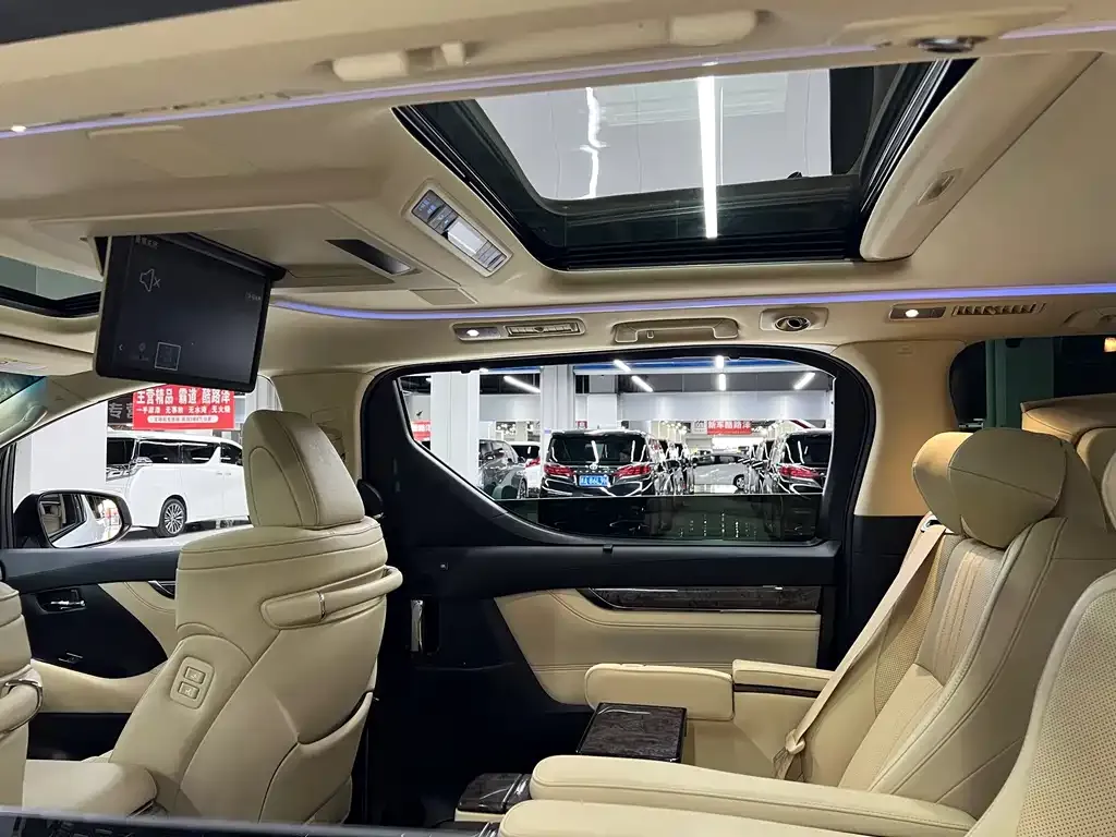 Toyota Vellfire — фото 8
