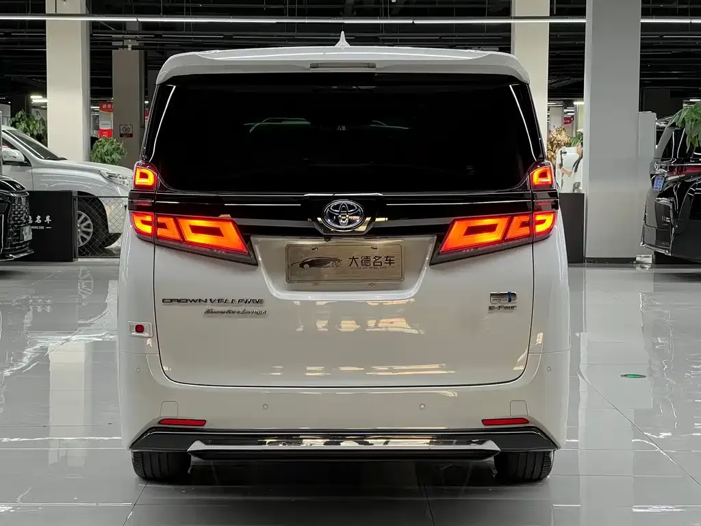 Toyota Vellfire — фото 5