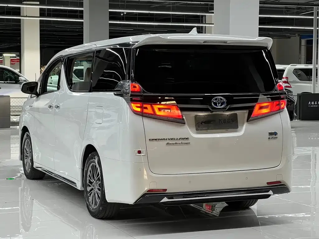 Toyota Vellfire — фото 4