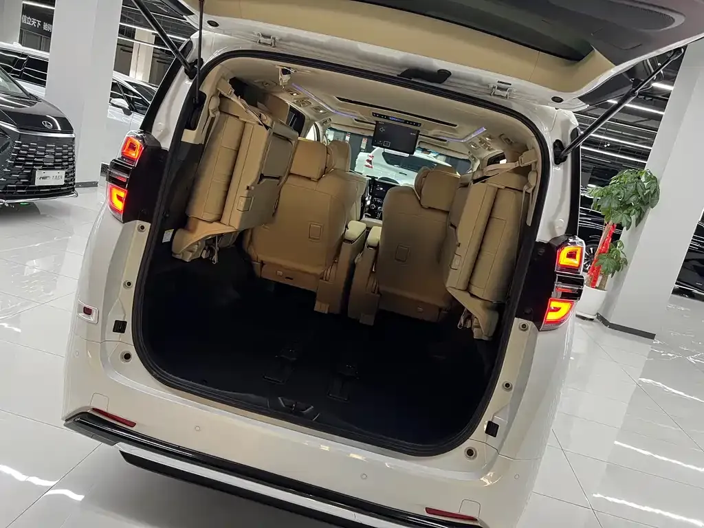Toyota Vellfire — фото 6