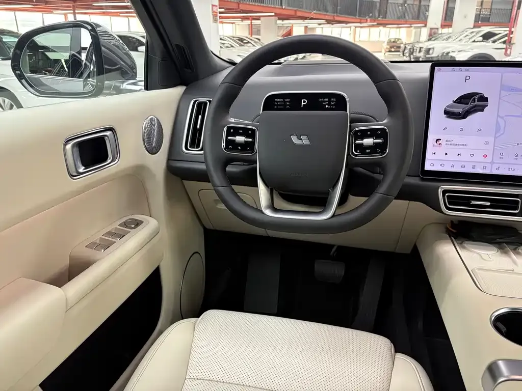 Li Auto L8 — фото 8