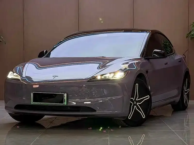 Tesla Model 3 — фото 1