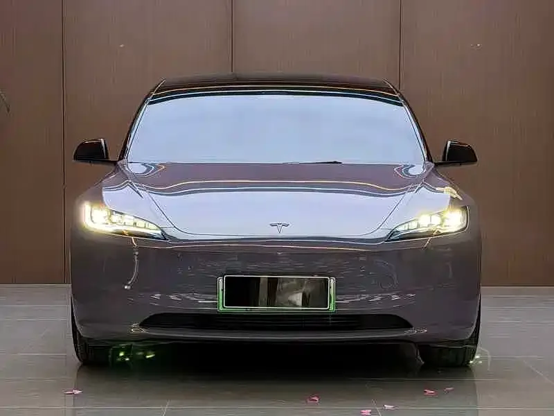 Tesla Model 3 — фото 3