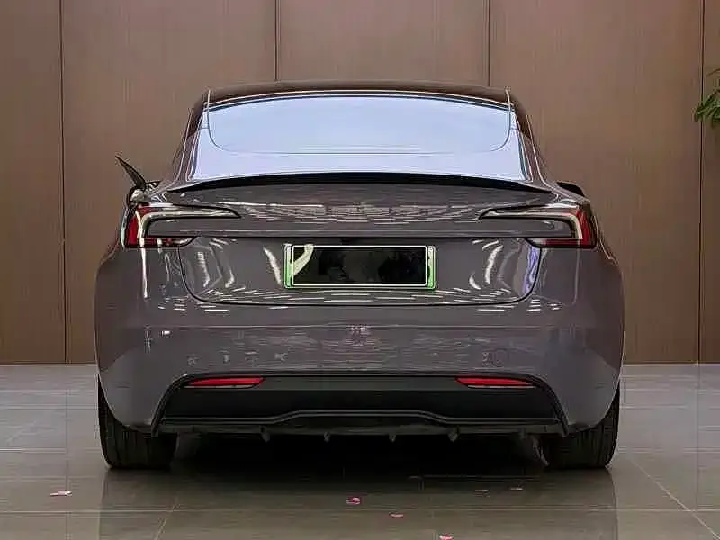 Tesla Model 3 — фото 7