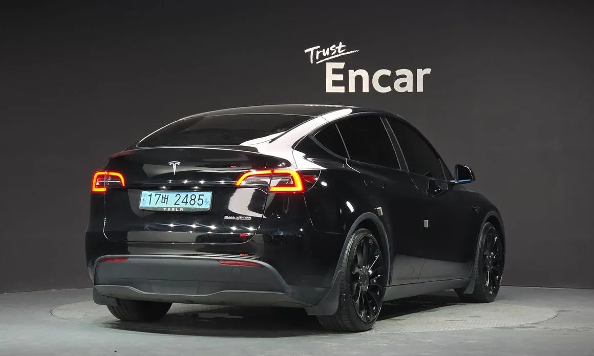 Tesla Model Y — фото 10